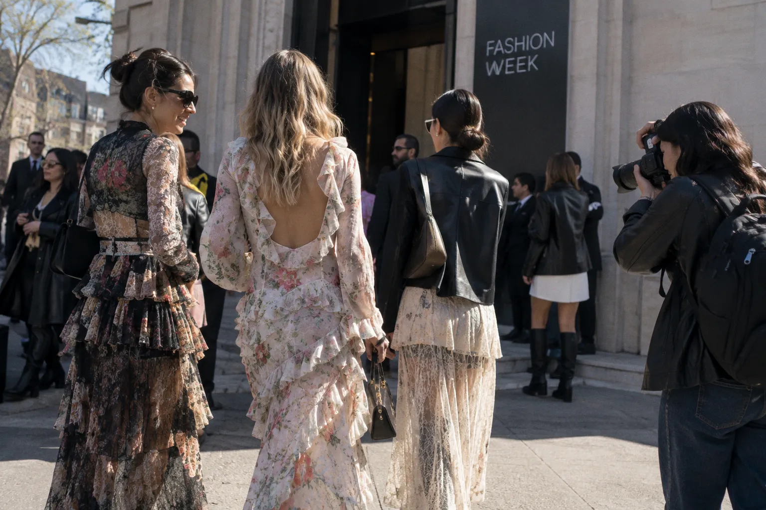 Модные формулы Alice + Olivia: как адаптировать тренды SS27 в повседневный гардероб